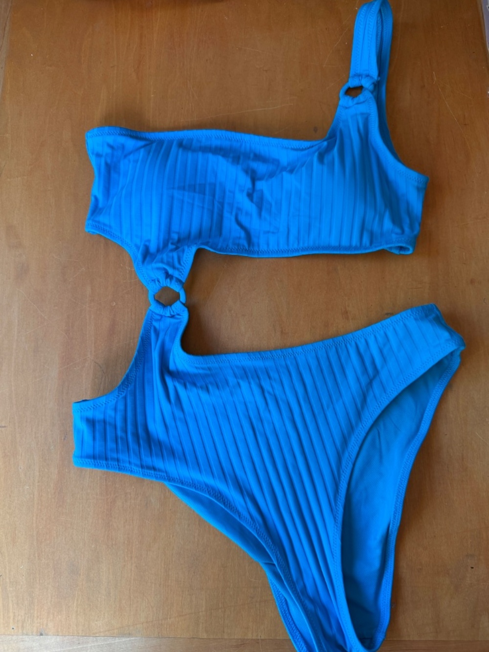 Aerie Cheeky Swimsuit, Size Medium, One piece with cutouts